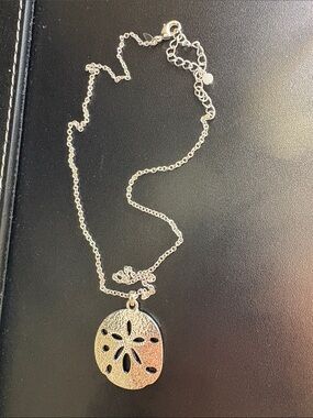 Silver tone Sand Dollar Pendant Necklace - Elegant Beach-Inspired Jewelry 19.5”